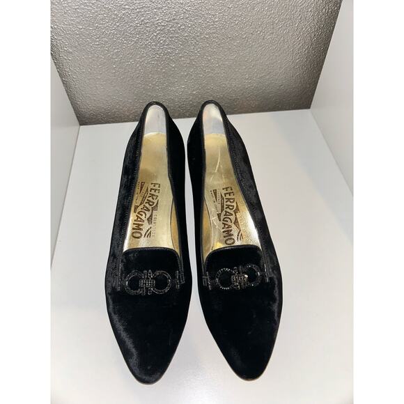 Salvatore Ferragamo Black Velvet Kitten Heels Sz 6 2” Rhinestone Horse bit Glam - Picture 3 of 11